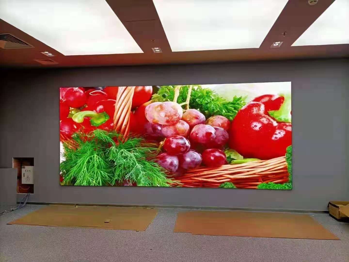 服饰城嵌入式安装10平方P2全彩高清LED屏的显示效果和造价预算