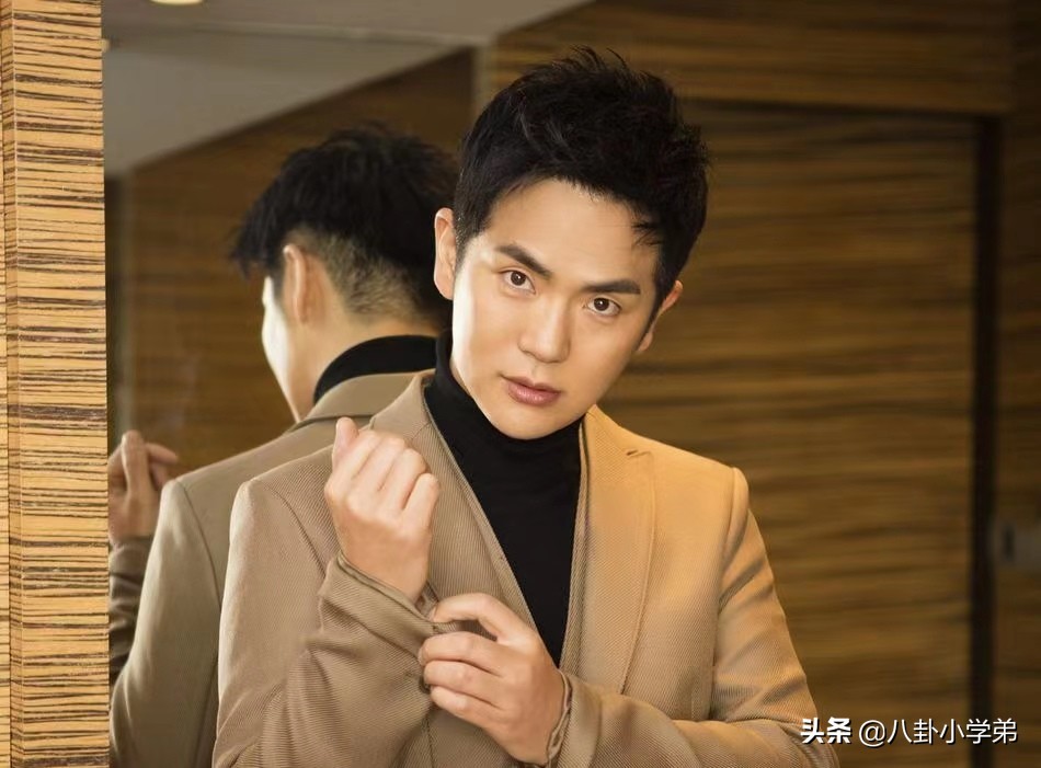 表面是演员，实际是大学老师的5位明星，他们的学生个个名气大