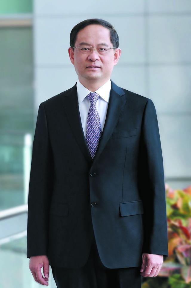 火遍媒体！这26位人大代表、12位政协委员，全部进京履职，全毕业于同一所大学！