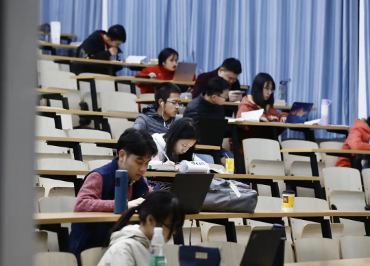 张旭豪：33岁将公司卖给马云套现665亿，如今再创传奇