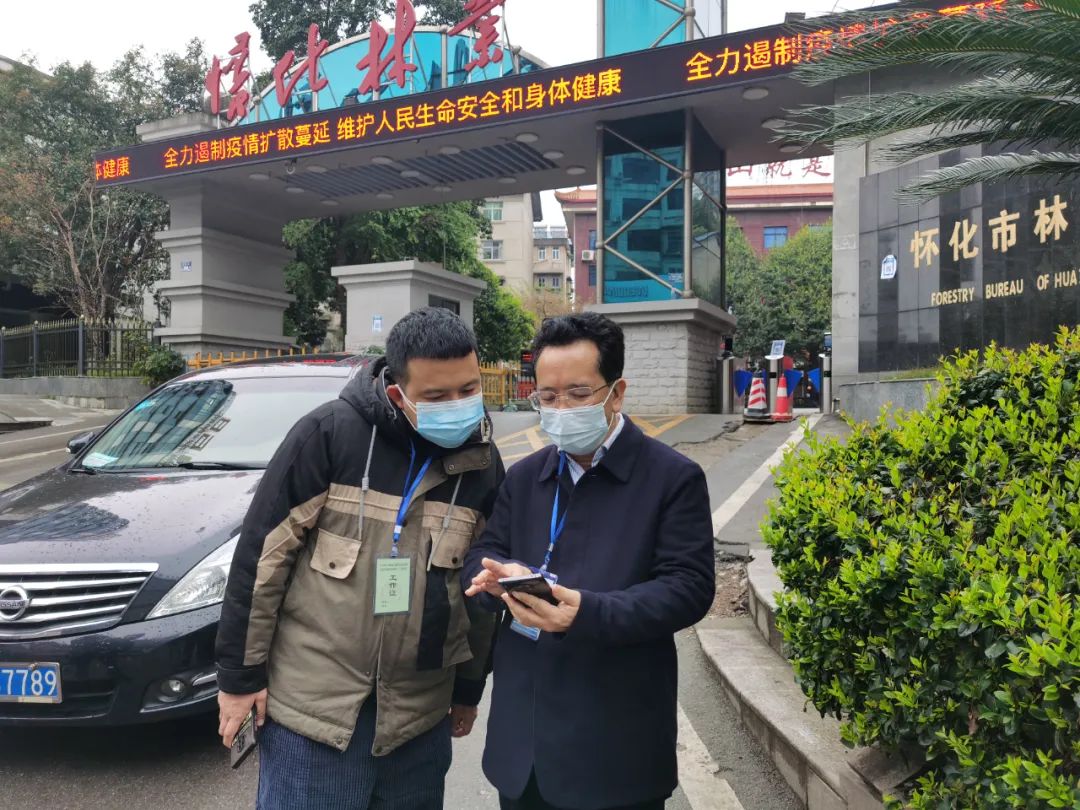 市人大常委会领导深入各联点社区督导疫情防控工作