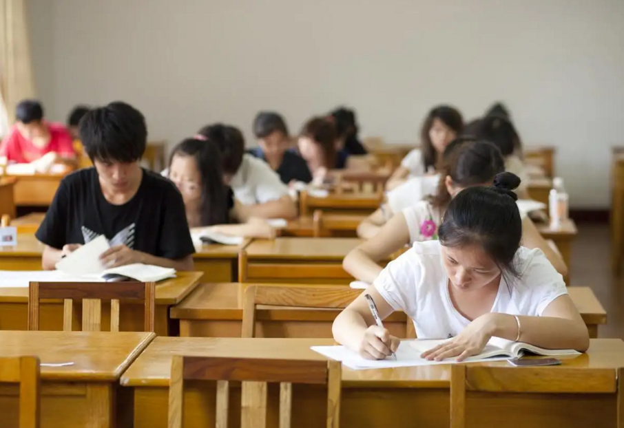 大学校园也有“潜规则”，辅导员一般不会明说，大一新生需要注意