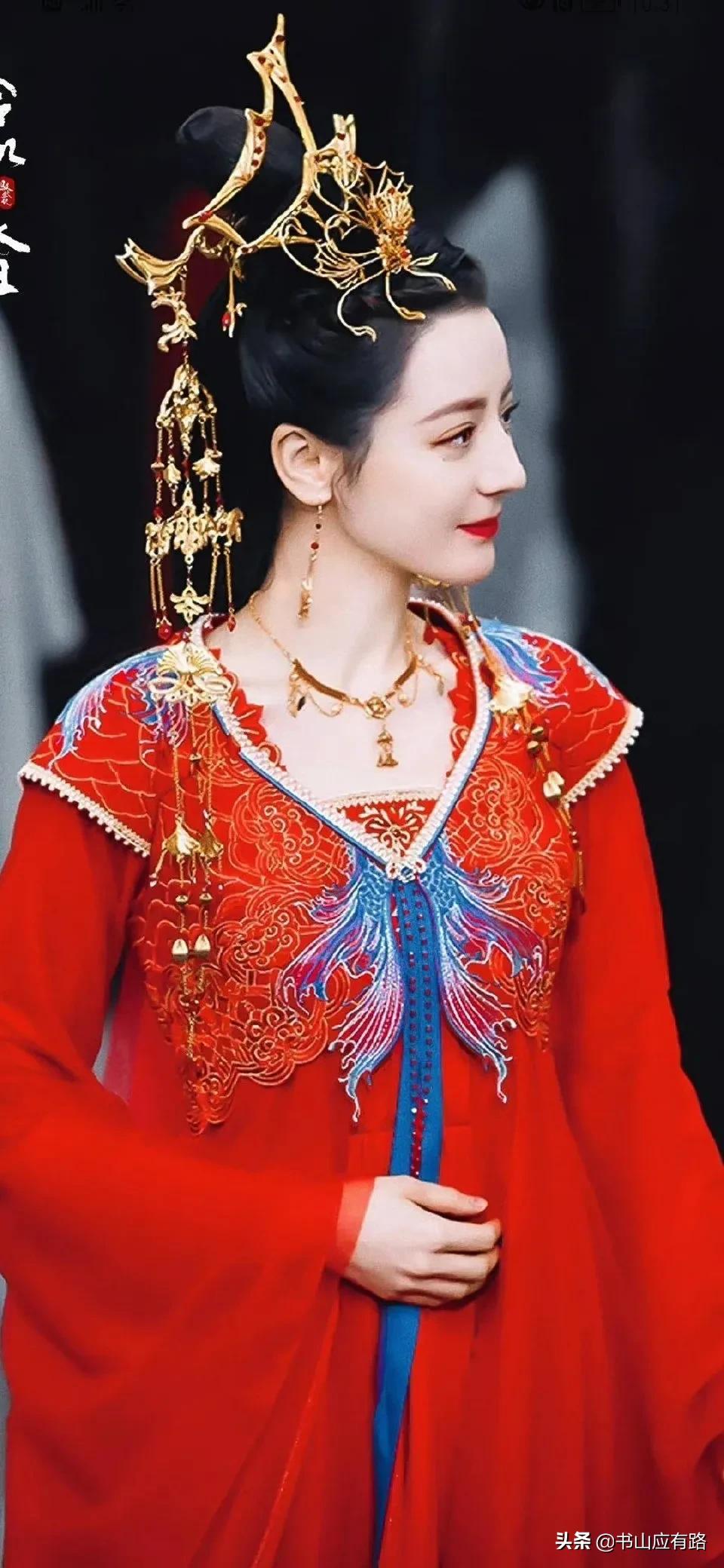 迪丽热巴：精致五官、异域风情的绝色美女