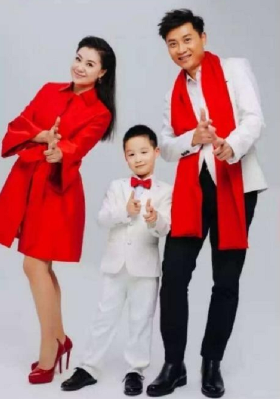 著名歌唱家王丽达的丈夫汤子星：乐做“妻管严”，妇唱夫随很幸福