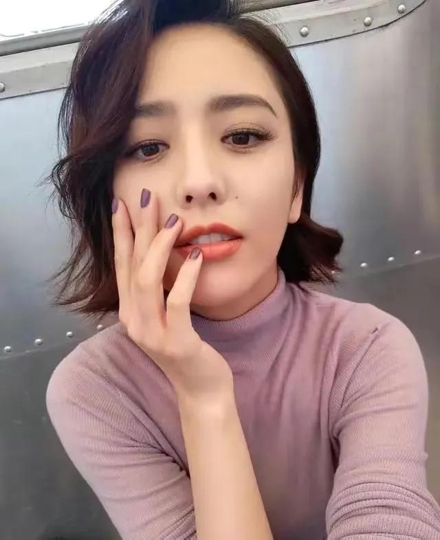 佟丽娅短发，气质优雅、清新靓丽、温婉迷人、明艳动人，太美了