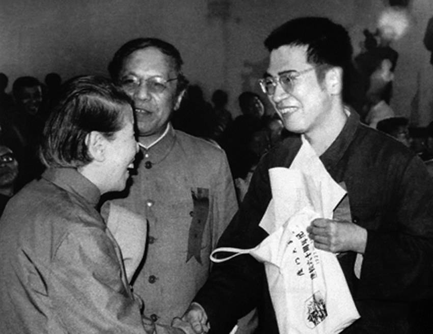 16岁考入985大学，终身研究一个数学公式，如今每个月领400元低保