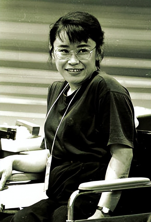 张海迪：5岁截瘫被医生断言活不过27岁！现年过六旬仍在发光发热