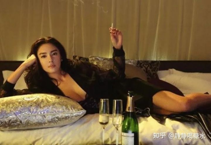 张雨绮拍《美人鱼》时，有个抽烟半躺的镜头拍了20多遍