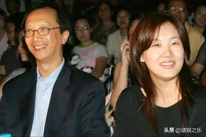 富太太伏明霞：为70岁老公生仨娃，43岁依然韵味十足