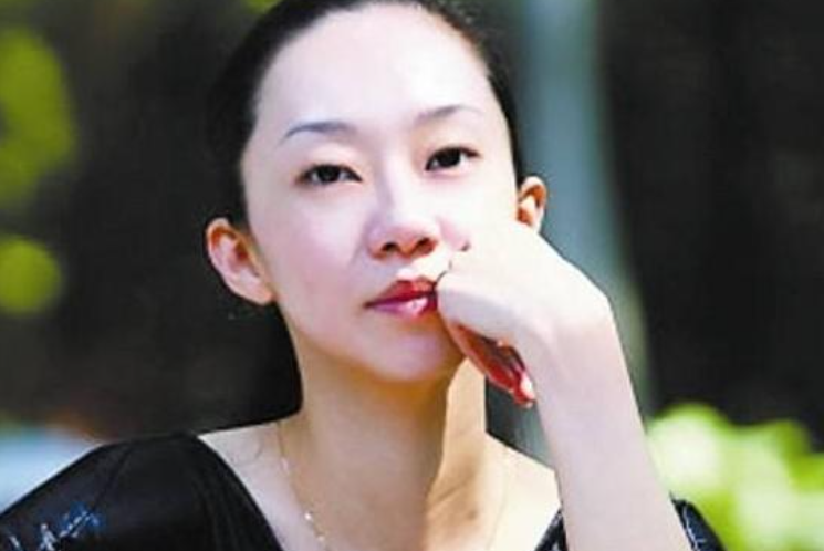 演员袁茵(侯耀文:逼迫原配离婚,与小20岁袁茵结婚,引狼入室娇妻被侄子