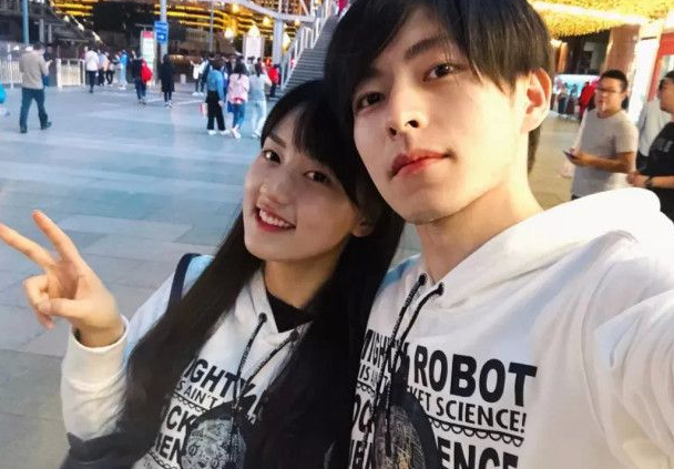 “人类高质量学霸”北大校草，因酷似杨洋走红，网友：我要上北大