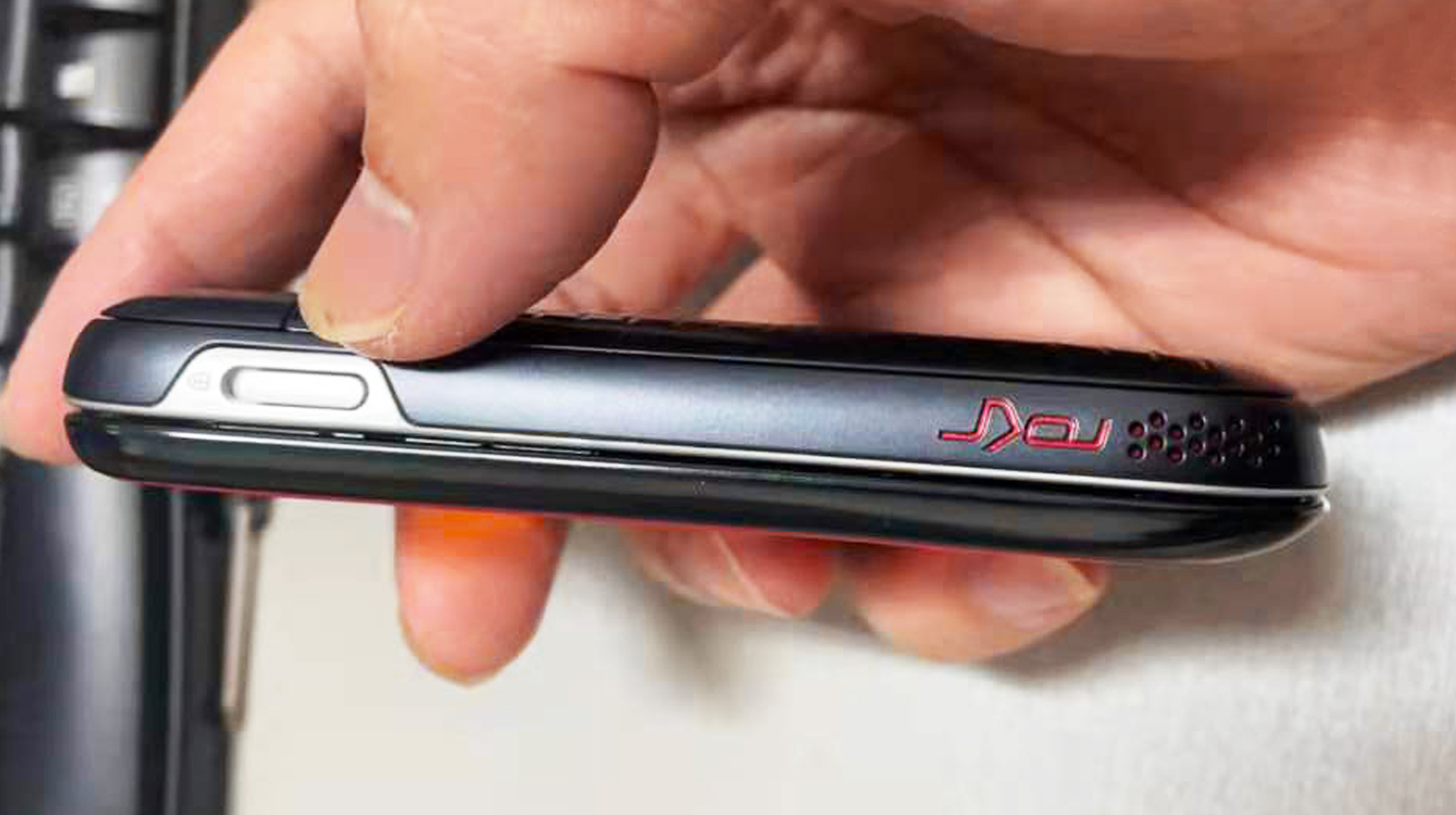 纯粹的音乐手机，旧摩托罗拉em35体验，点亮屏幕后像专业播放器