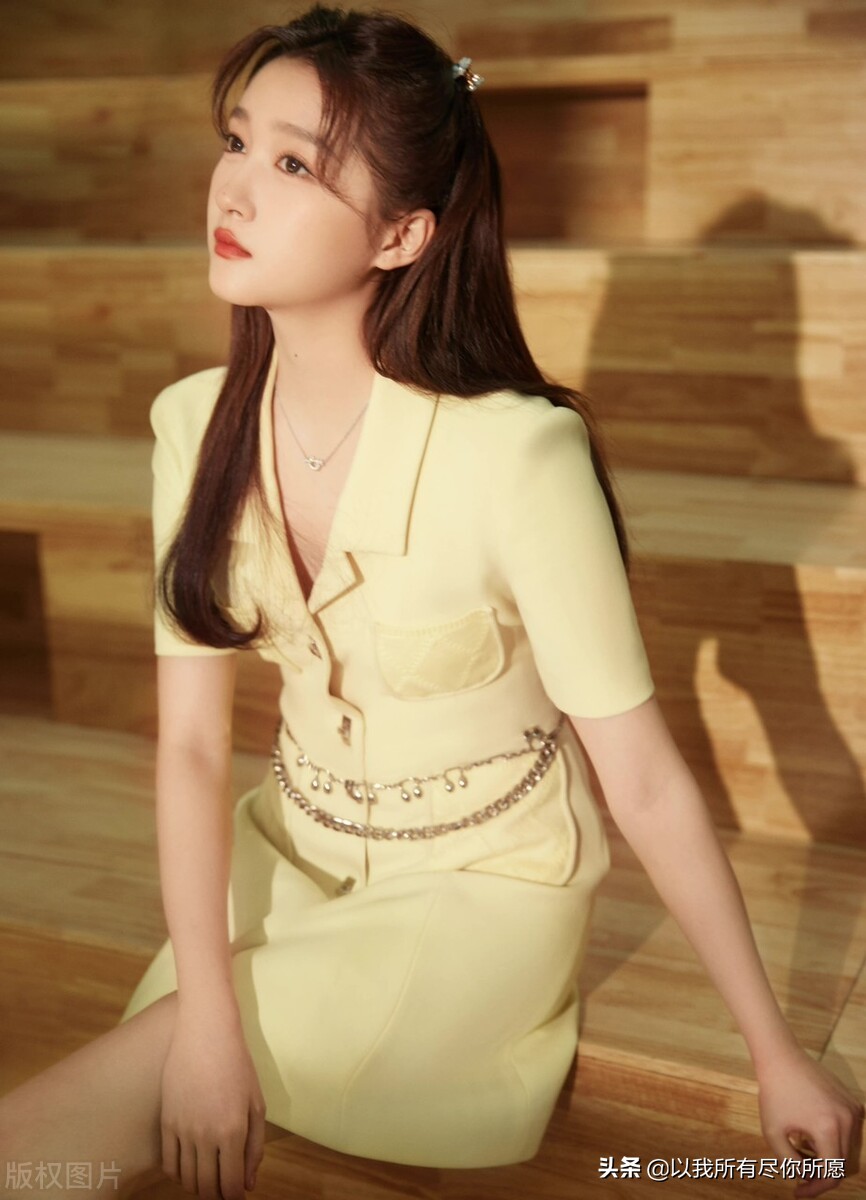 人间极品关晓彤