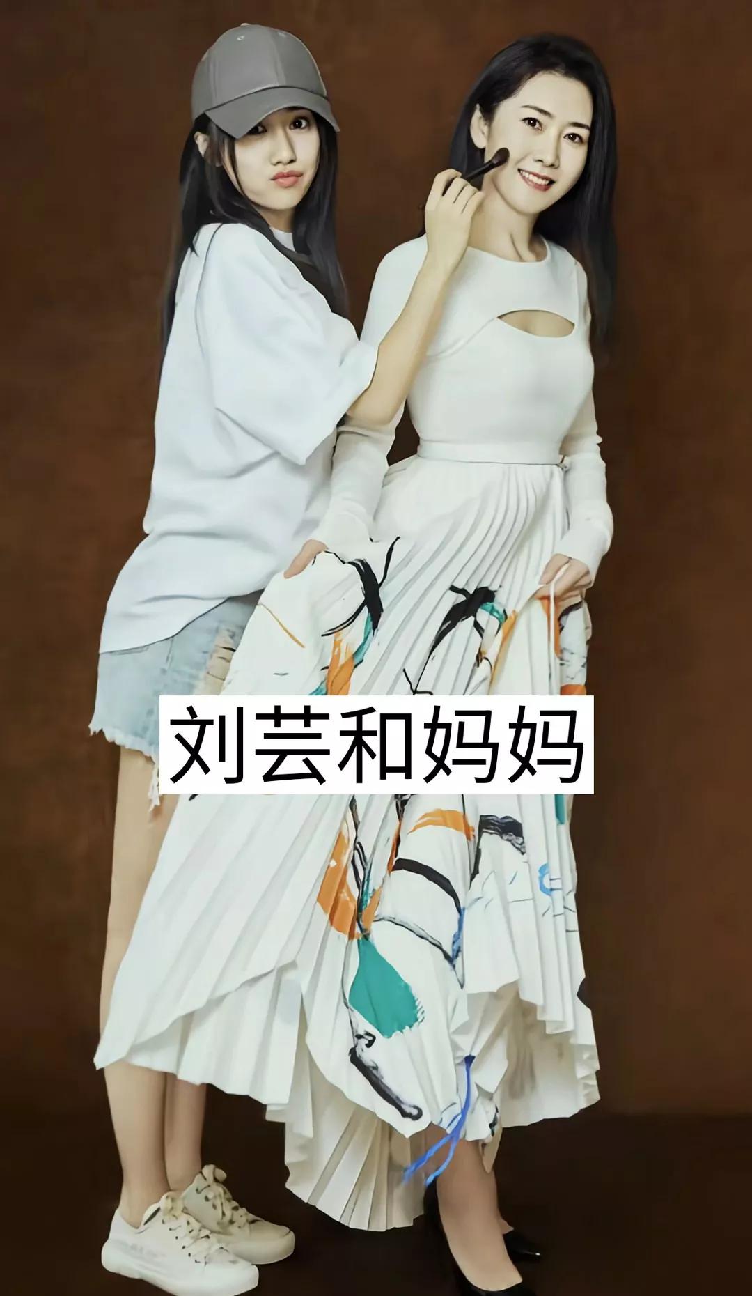 明星俏佳人：娱乐圈二十位女星母女照，根本不是母女，更像姐妹