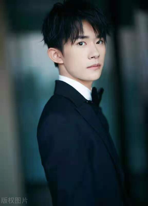 易烊千玺考编成功，为什么会引起众怒？