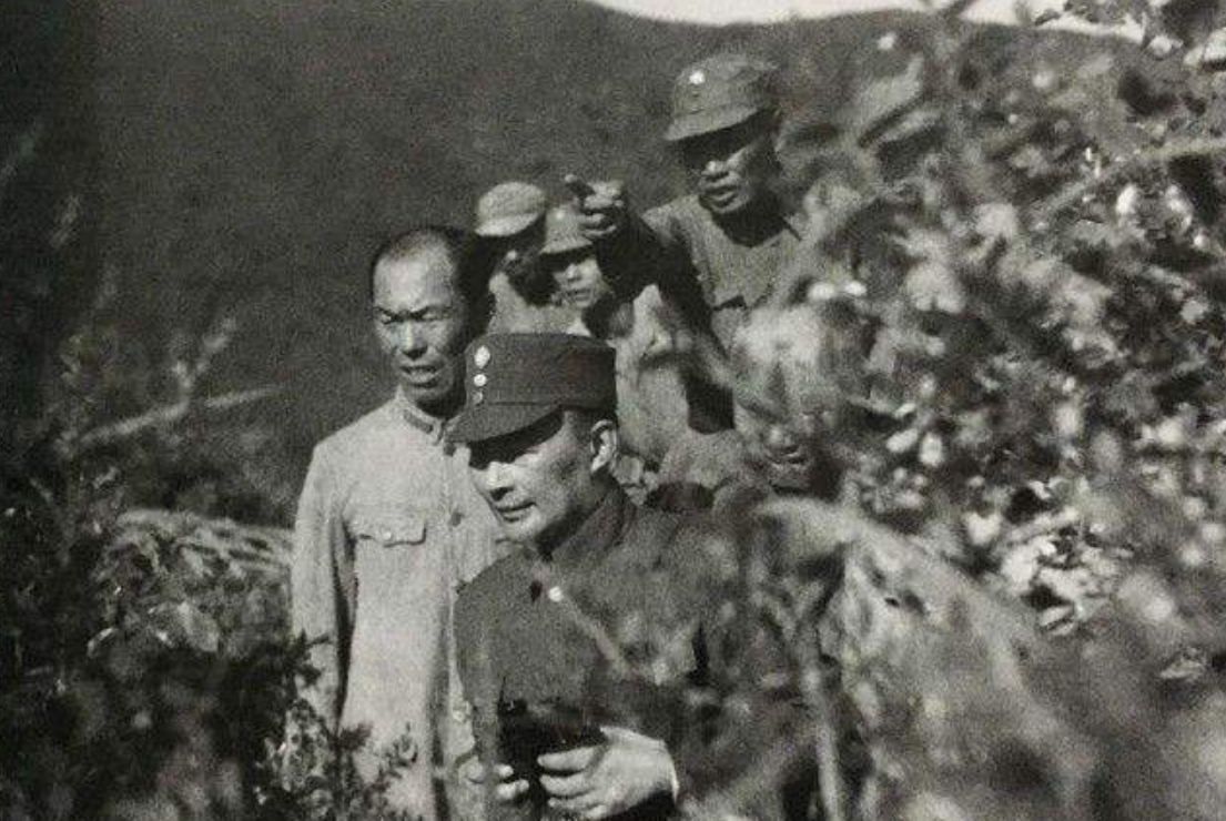 毛主席被胡宗南围困，距离不到500米，生死之际出奇兵，谁来了？