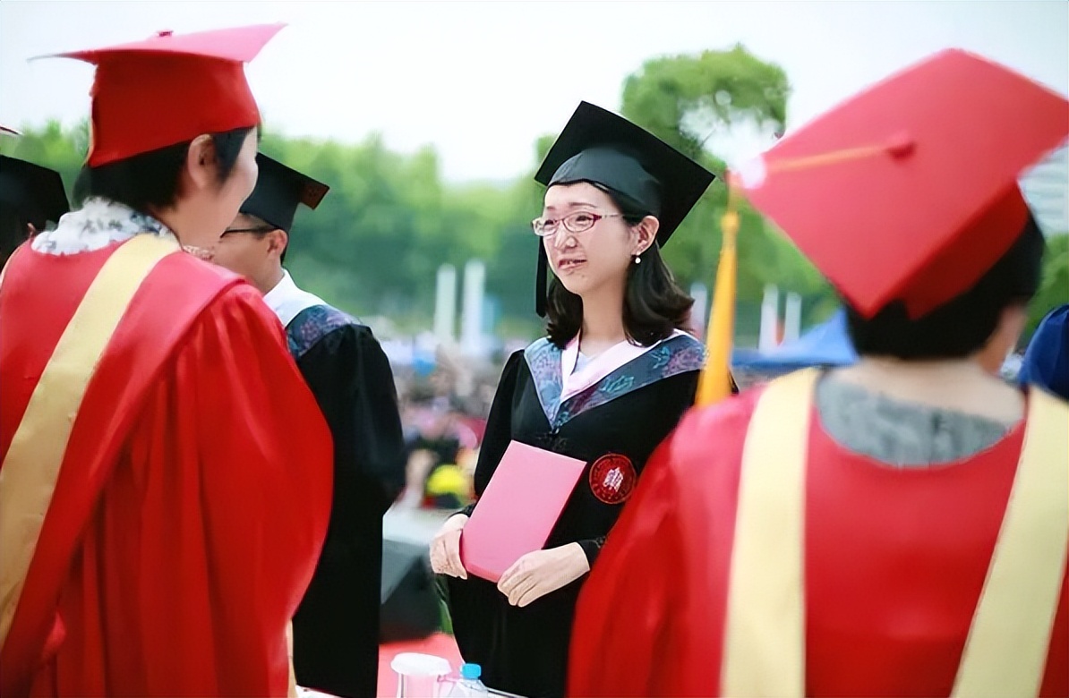 大学生街头采访，“985第一名”和“清北倒数第一”，你选择哪个