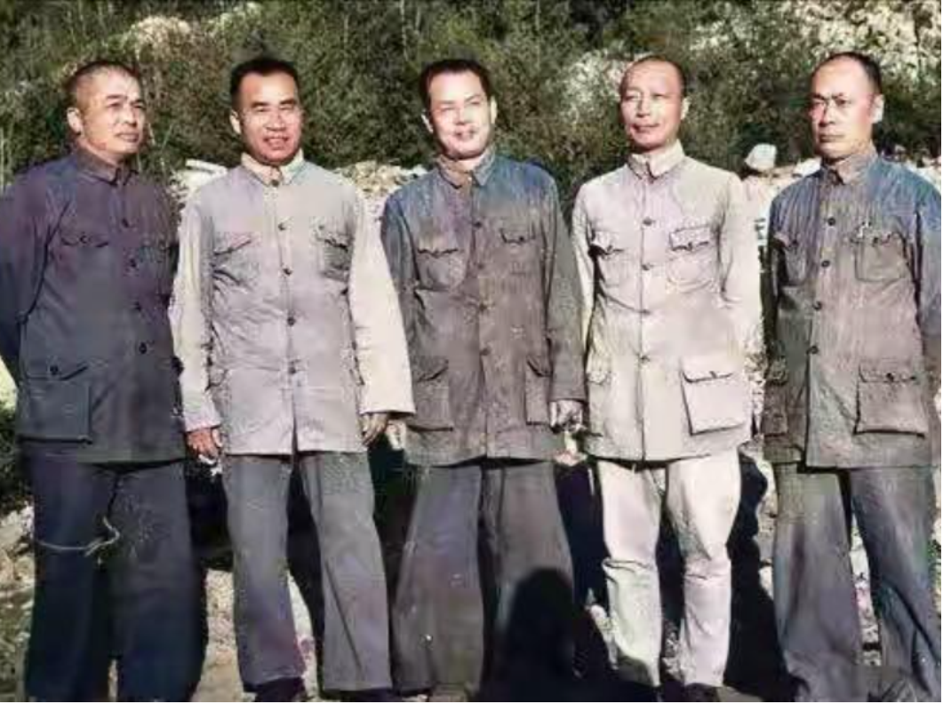 1954年军委成立，主席为首12名委员都是谁？和十大元帅有何关系？