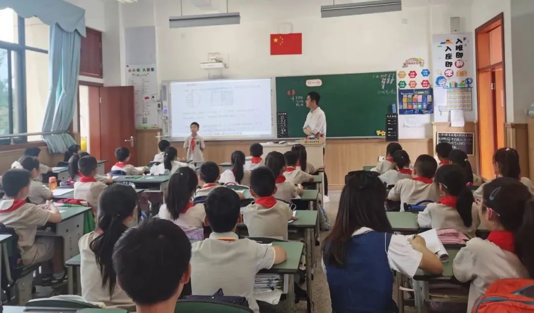 成都市双流区实验小学外国语学校举行课堂教学研讨活动