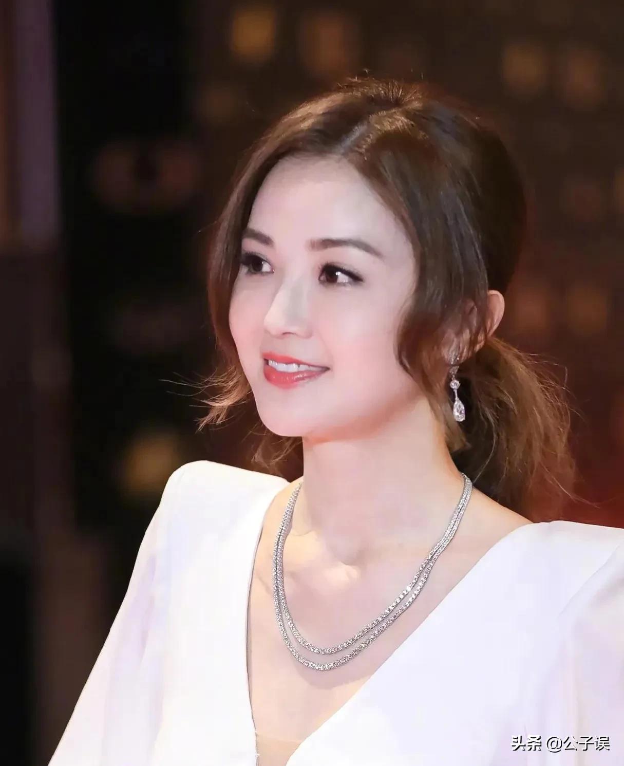 蔡卓妍情史，情失郑伊健，情断郑中基，情别陈伟霆，同时结婚离婚