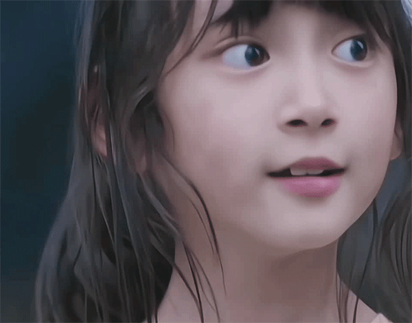 又一位10后天才迷你花横空出世，影视圈的未来就看她们了？