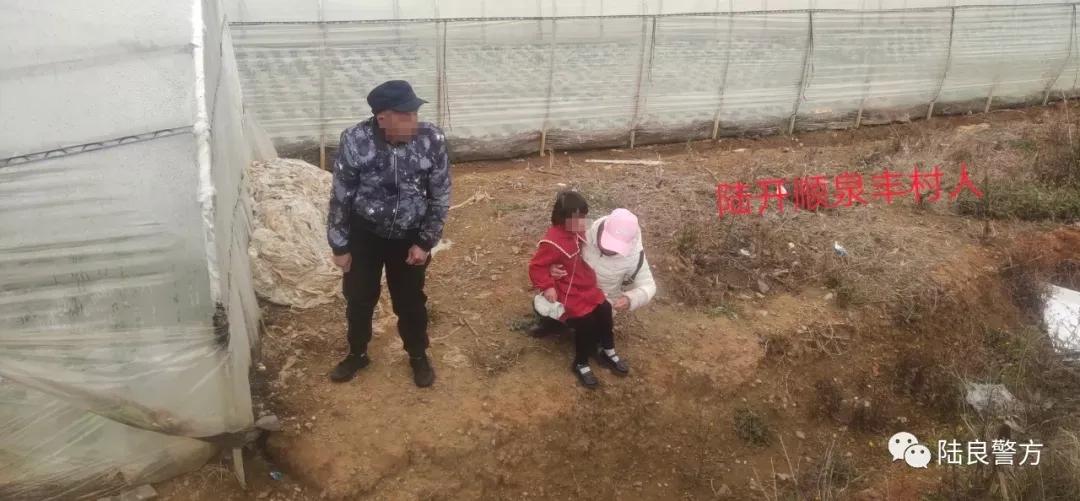 迎风雪 战严寒 群众过大年 爨警保平安