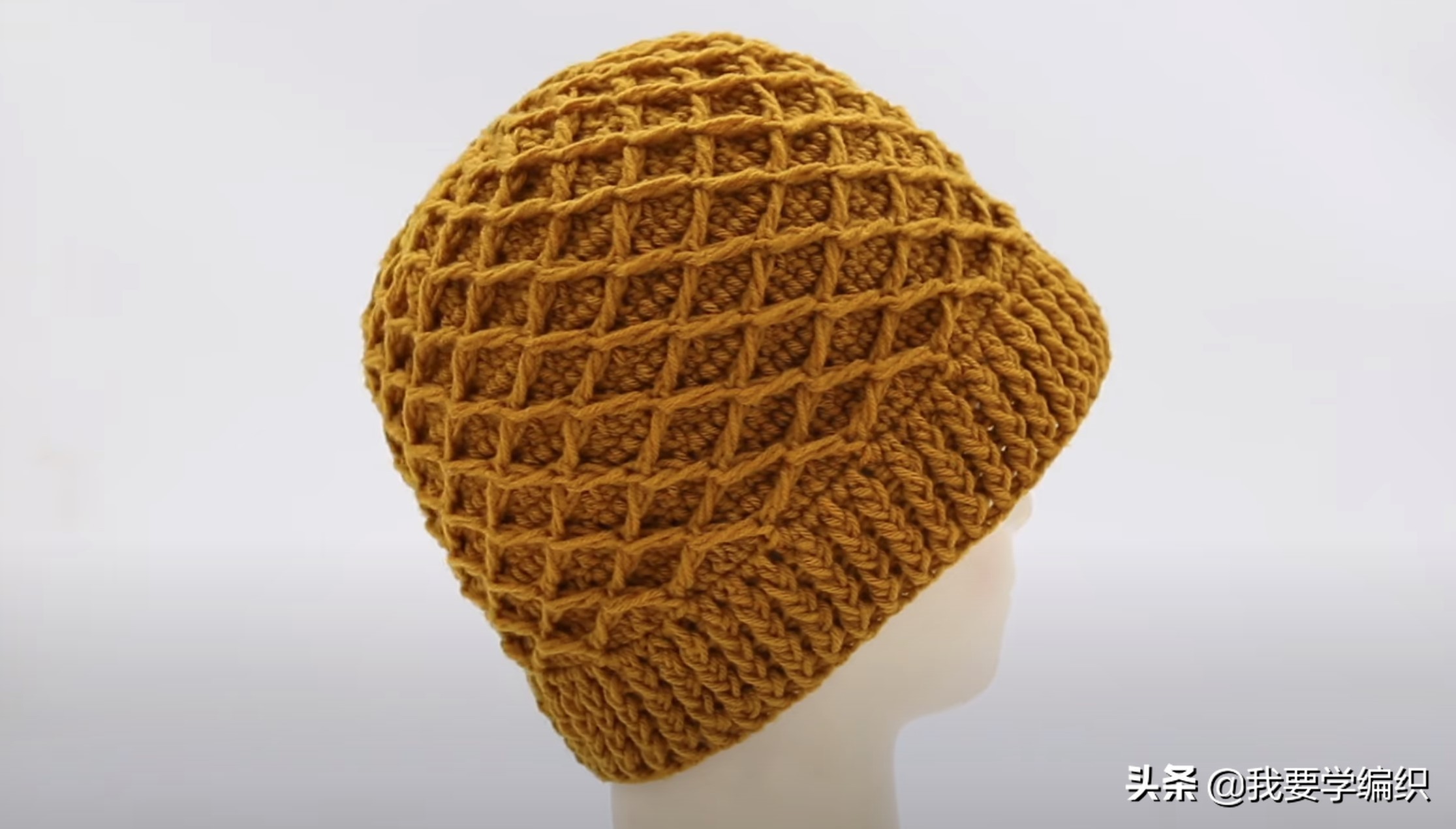 买帽子(冬天的帽子不需要买,自己钩的帽子保暖又好看,拉菱格女帽教程)