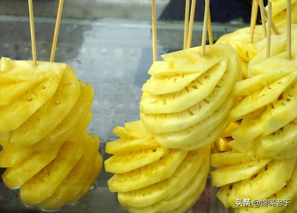 买菠萝时，别光图省事，这2件东西一定要带走，看完涨知识了