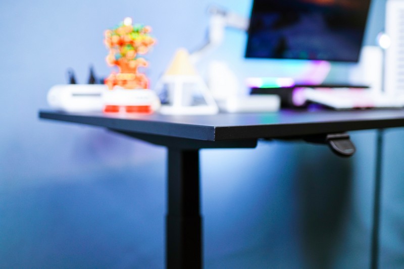 电动升降桌到底有没有必要买？极创悠品电动升降桌体验