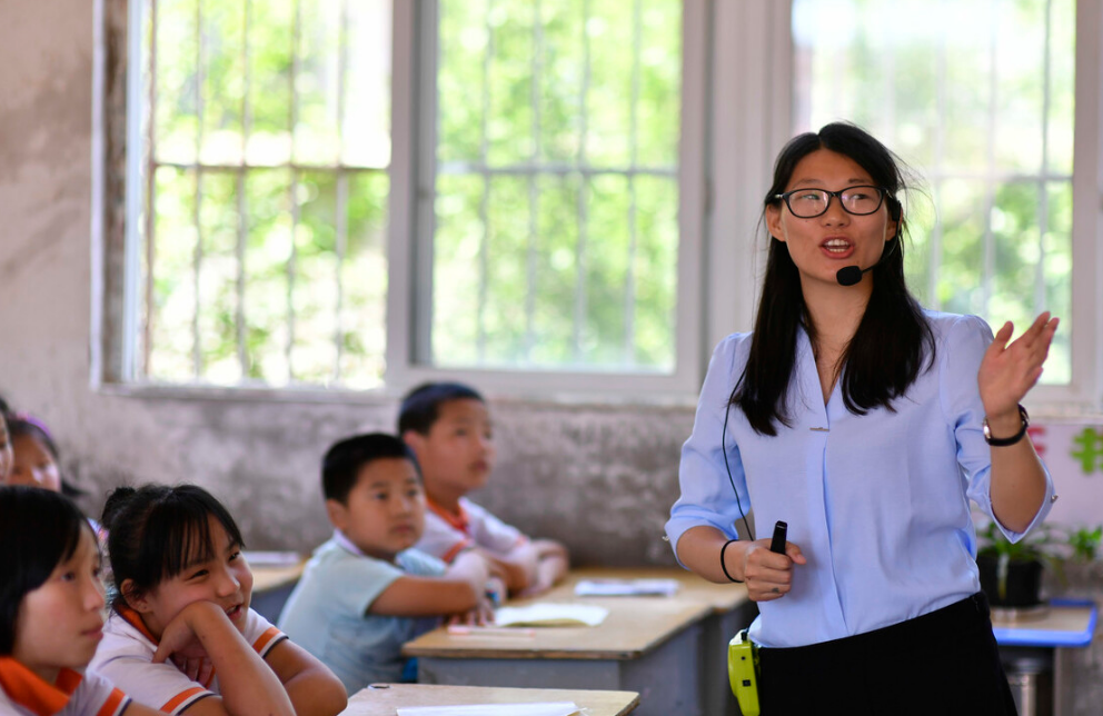 大学生千辛万苦考上教师编，两个月后却提出离职，原因是什么？