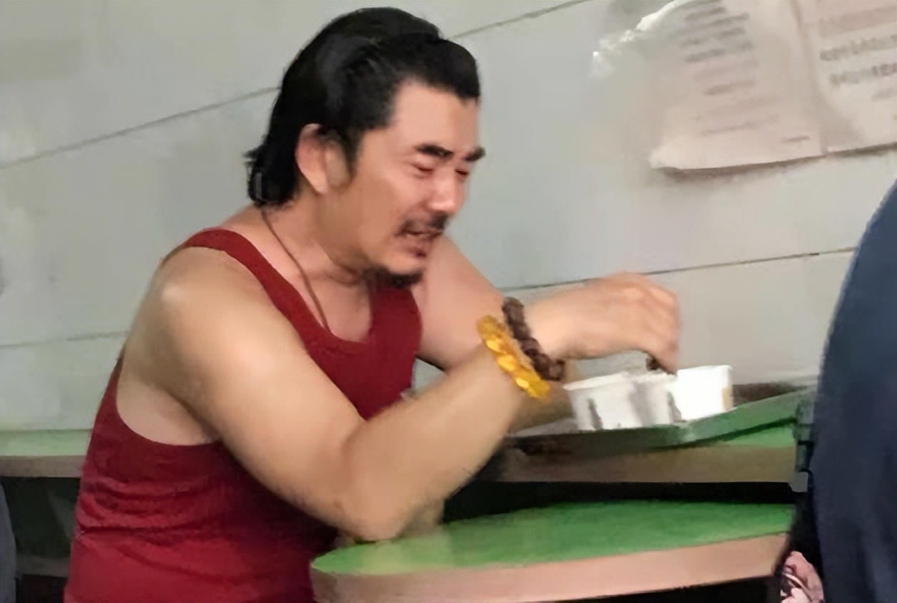 原来这7位油腻大叔，早年颜值“一个顶两个”，唇红齿白又英俊