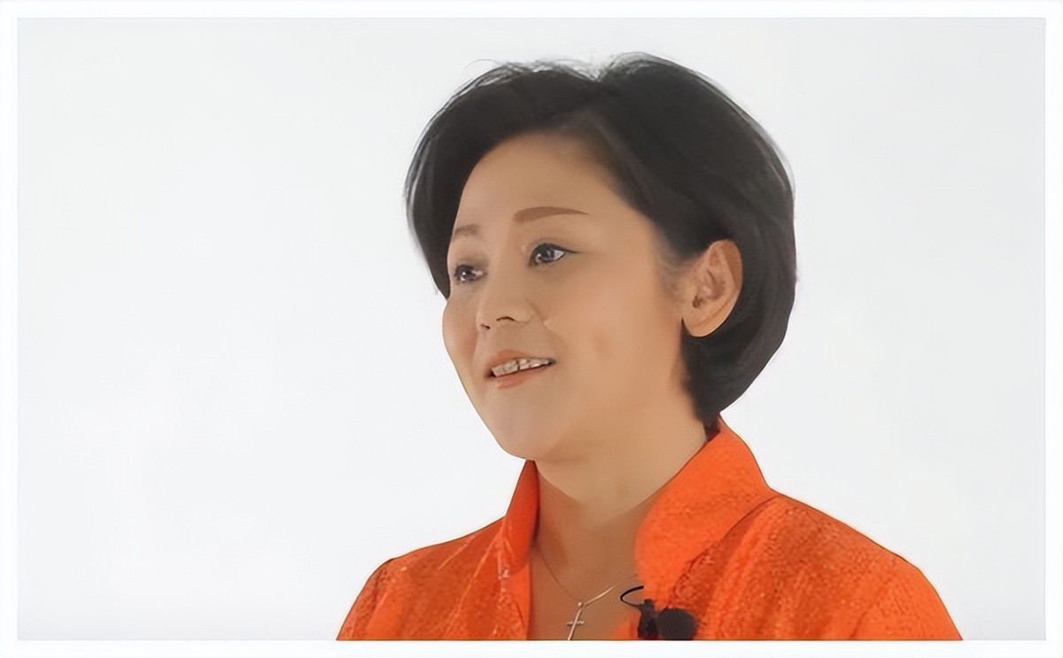 前央视主持患癌后，痛心反问：现在还有多少人过着我从前的生活