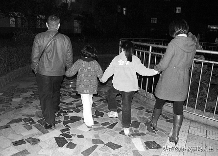 隐藏在两个贫富家庭之间的缘分和尴尬，十年养育之恩最终错付