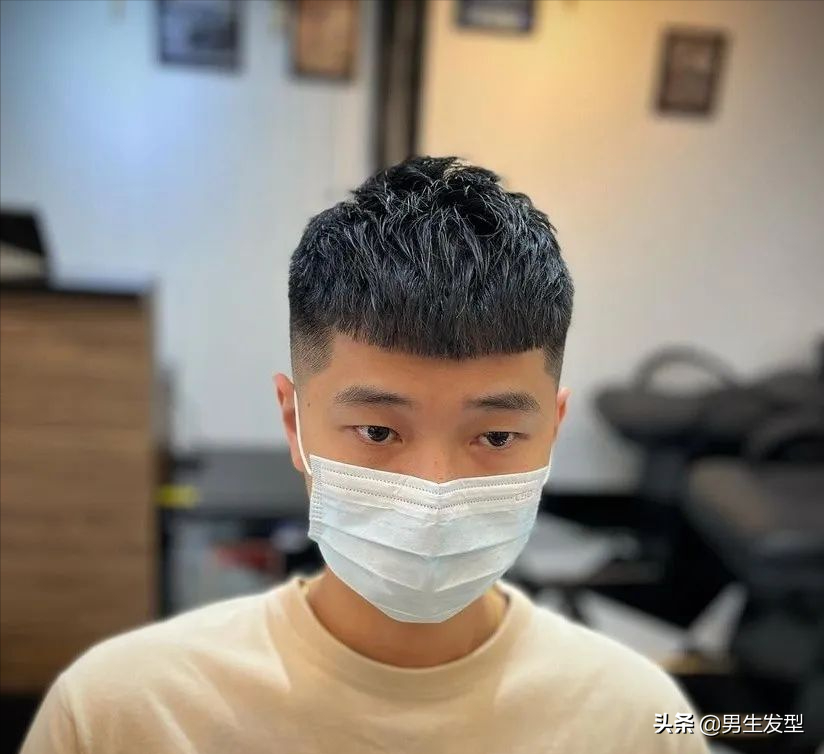 男生别只会剪"寸头",夏天试试这3款发型,更显潮流帅气