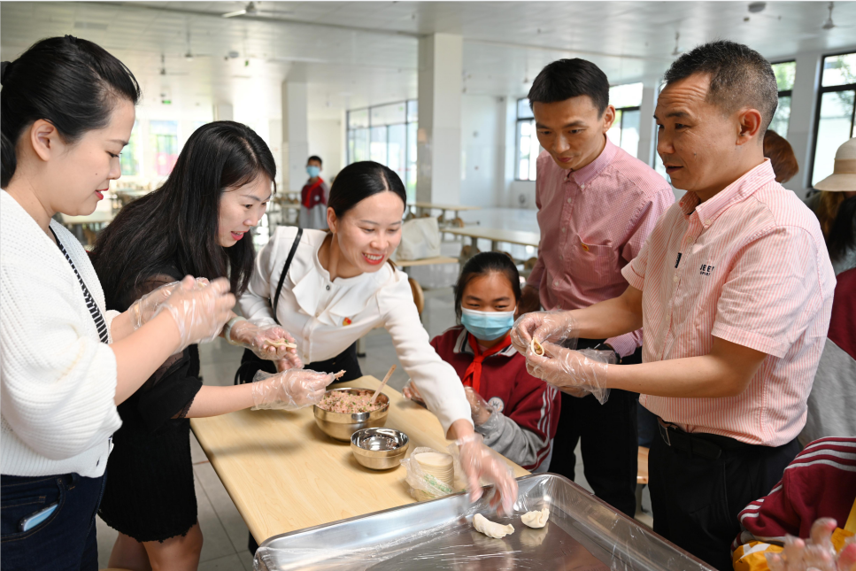 “心与心行 劳动有我”|新兴中学附小开展五一劳动周实践活动