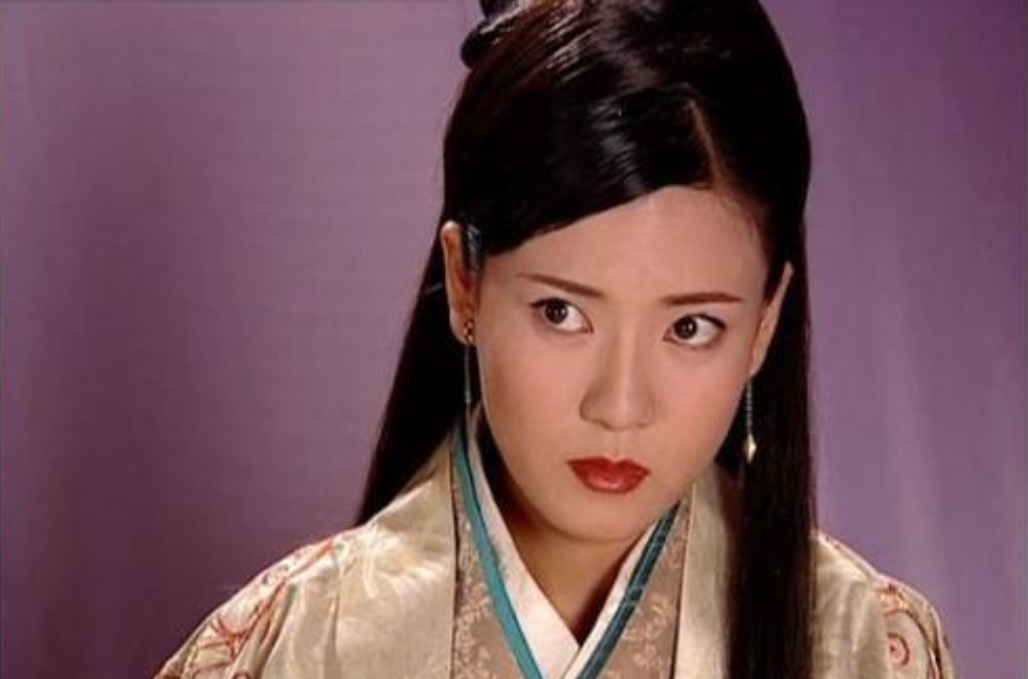 《传家》甩脸当家祖母的顾姨，不仅颜值高演技好，戏外人生更精彩