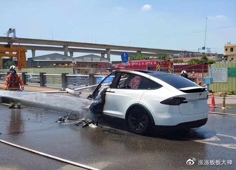 林志颖特斯拉车祸VS宁德时代公布锂电池王炸回收技术