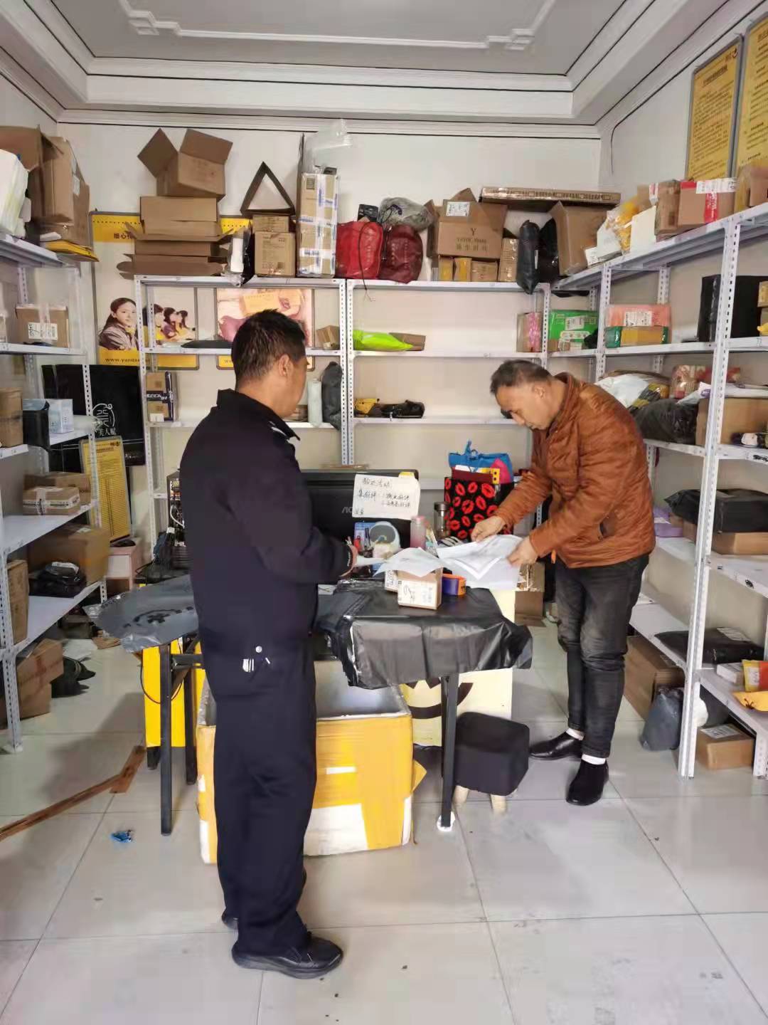 铜川公安三里洞派出所开展寄递物流业禁毒安全大检查
