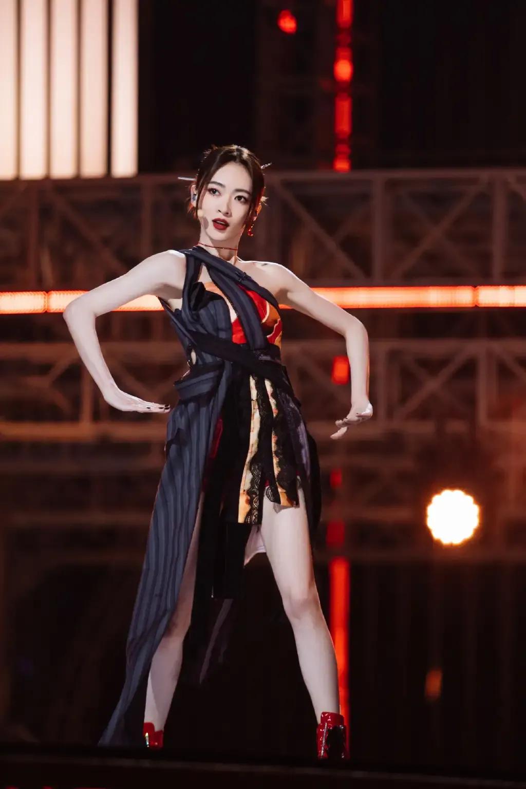 看了浪姐3,才发现吴谨言原来这么美