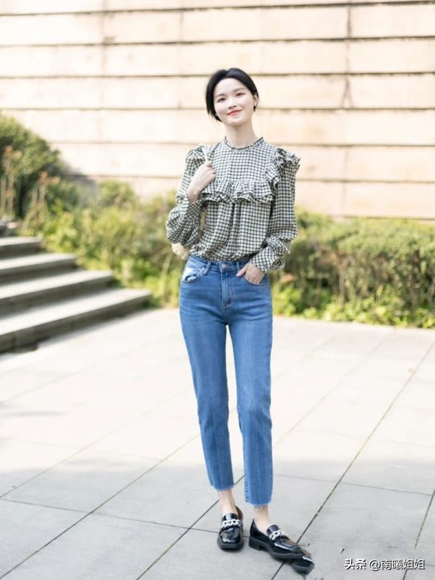 入秋后才发现：不流行靴子了！满大街都在穿“乐福鞋”，洋气百搭