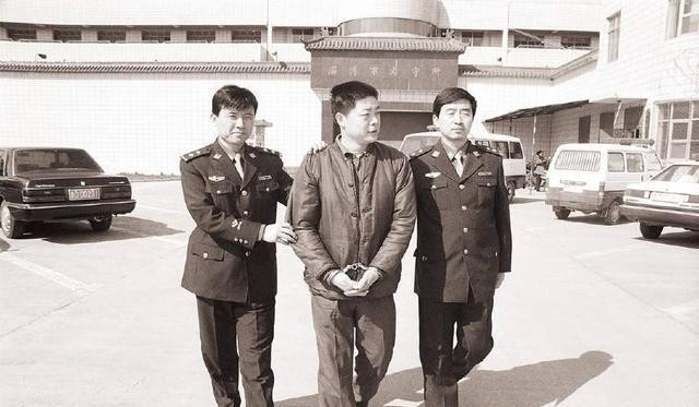 山东黑老大徐宗涛：审判卷宗拉一车，400证人材料，坏两台复印机