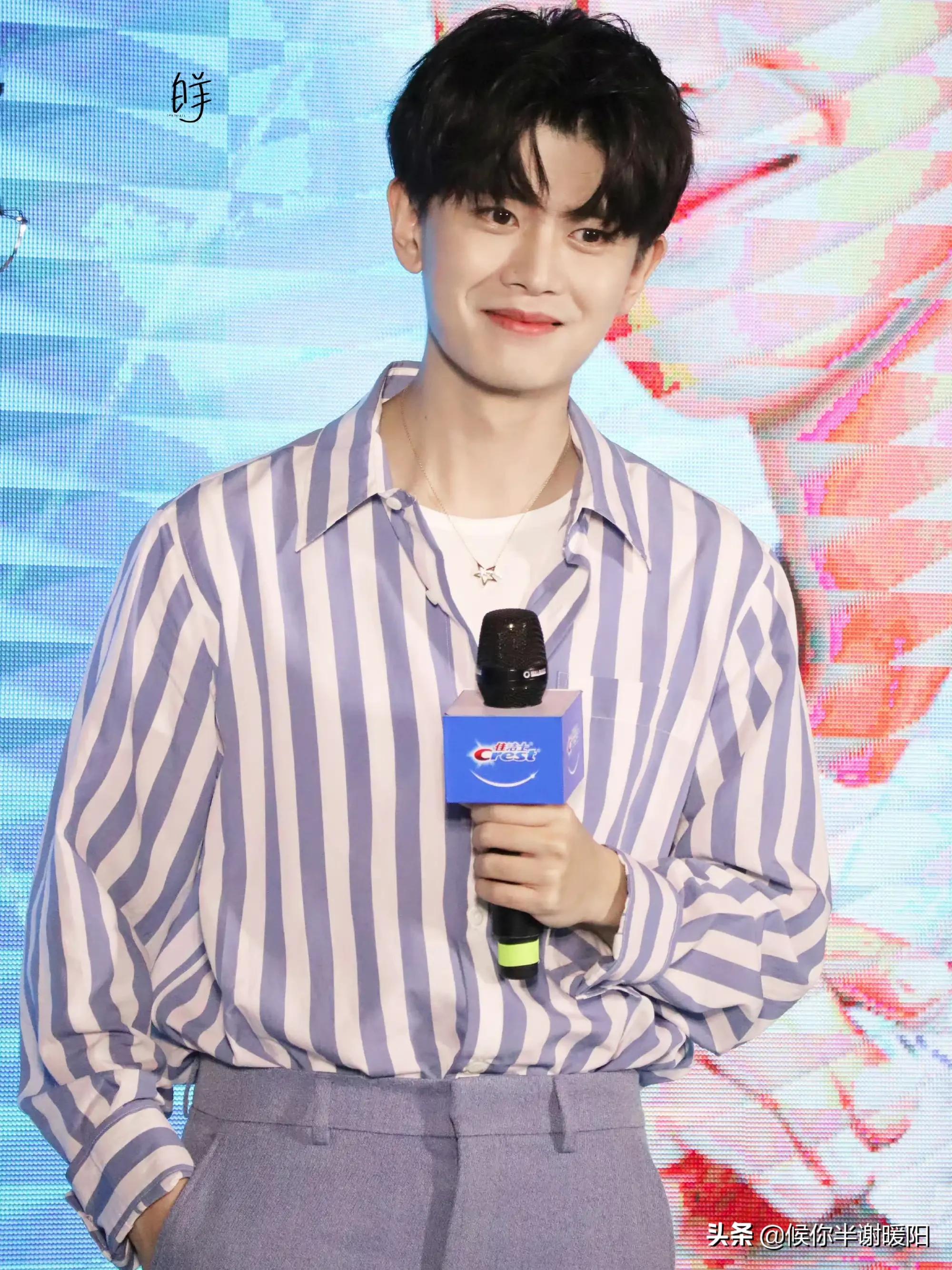 男明星“中分”发型不好看?肖战眼前一亮,朱一龙任嘉伦太惊艳