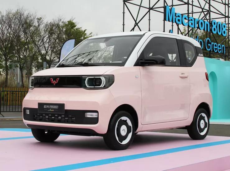 五菱宏光MINI EV马卡龙版和GB款齐上阵，续航升级300km，你选哪款