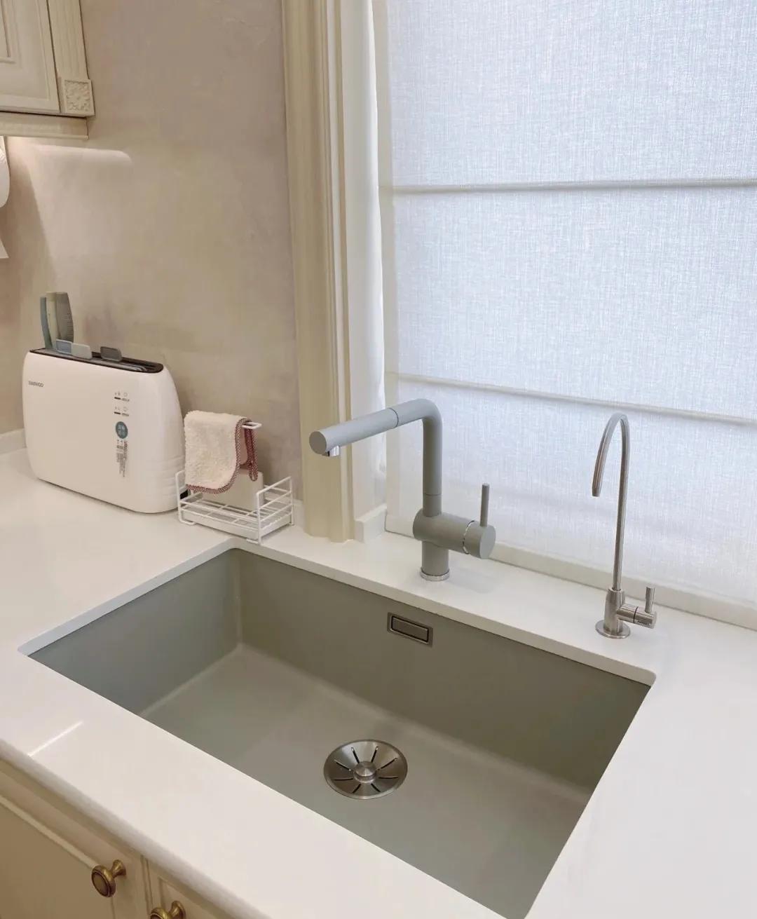 厨房水槽尽量选择大单水槽,台下盆.