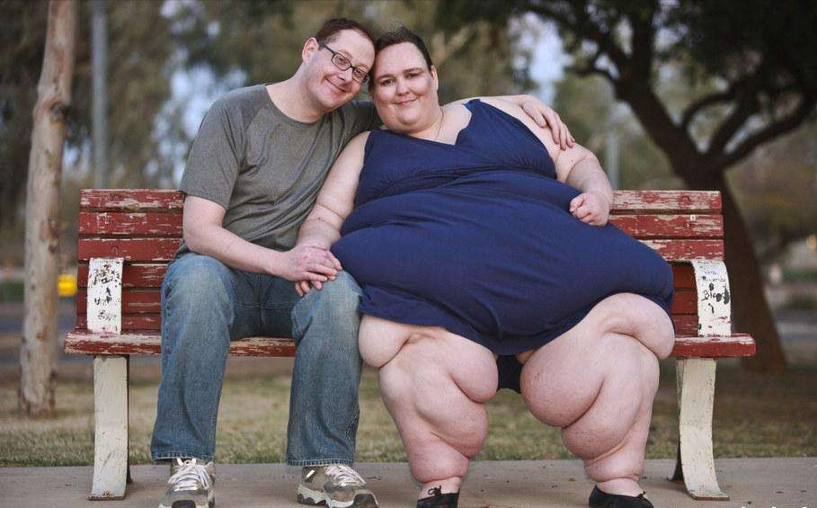 世界上最胖的人（体重1450斤!嫁高富帅后生下2子）-第1张图片
