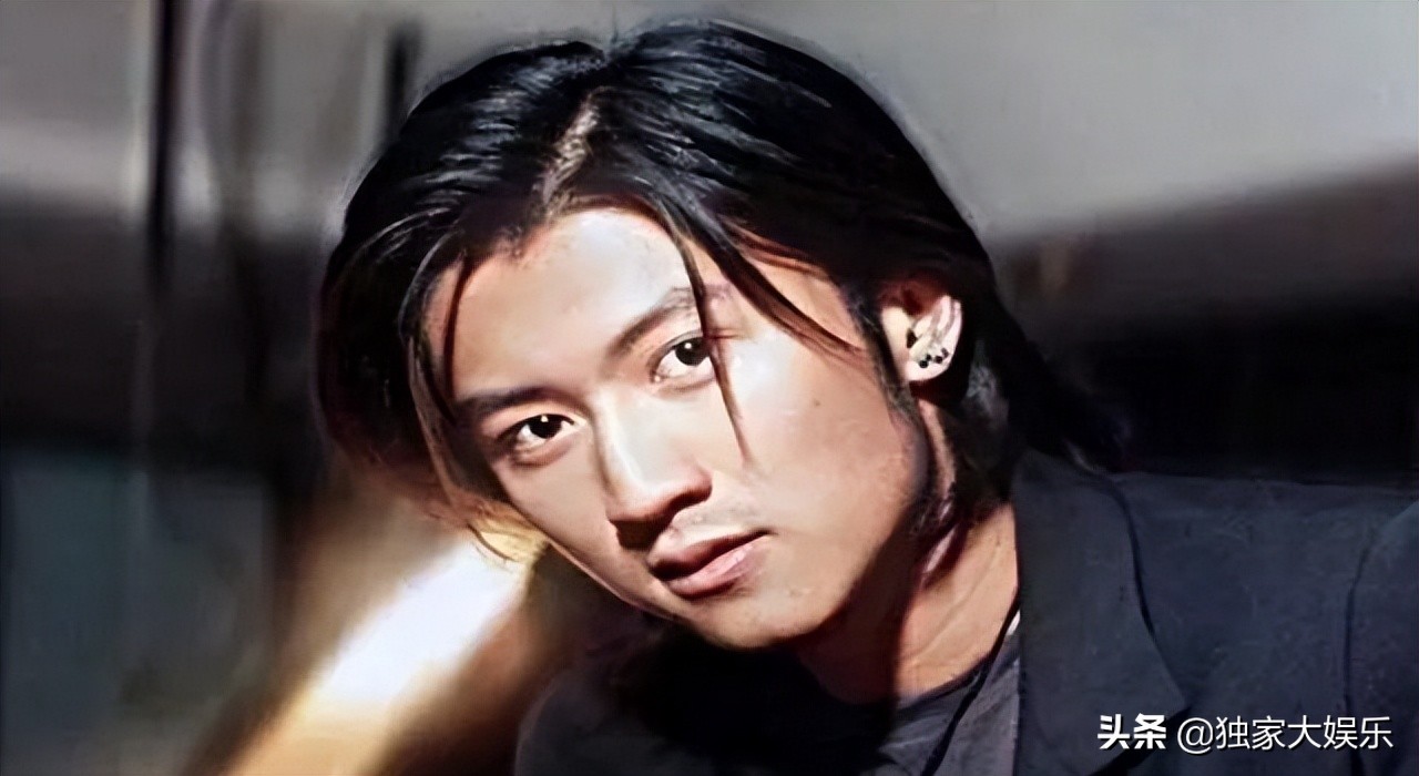 留长发却不娘的5位男明星，个个五官硬朗，野性又帅气