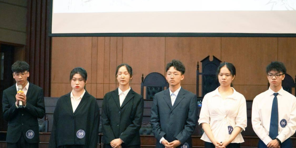 毕业多年后才醒悟，公务员和律师差距过于明显，不只是薪资待遇