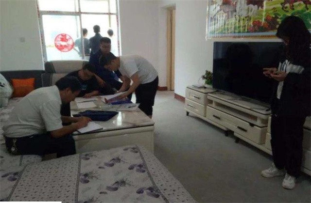 上海马路上的“豪宅”：要6套房加一块宅基地才肯拆，14年后搬走