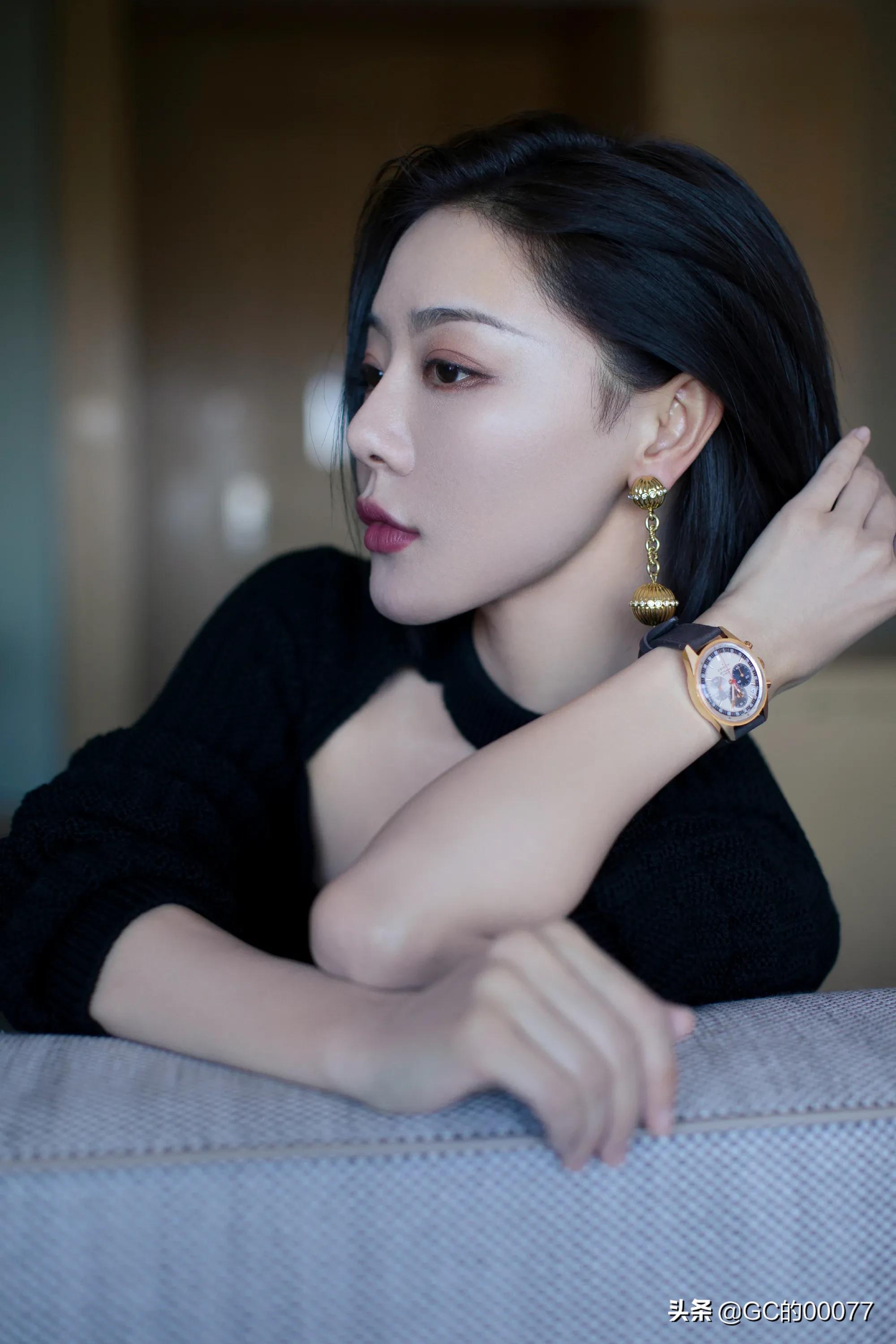 明星图片小姨妈邓家佳