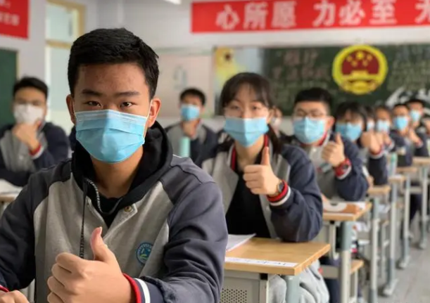 大学校园内部餐馆（这所大学校内拥有37个食堂）